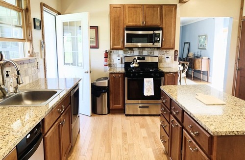Jefferson House | Family Lake Getaway on Davis Stream 5BR + Kayaks