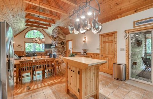 Millville Ski Chalet | Family Reunion Escape: 15 min to Harpers Ferry Downtown