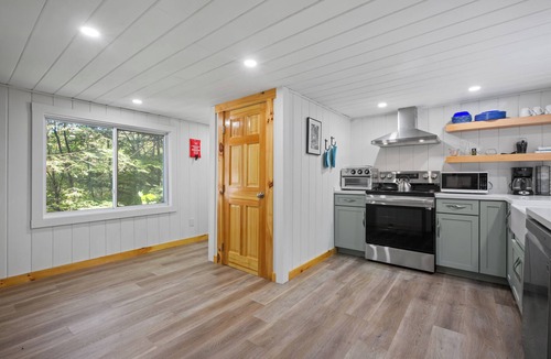 Alexandria House | Fantastic 3-bedroom house, lake views, streams, hiking, skiing and snowmobiling!