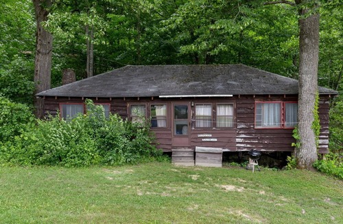Lyme Cabin | Fantastic Log Cabin Rental with Fireplace near the Appalachian Trail
