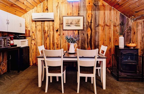 Willington Apartment | Farm - Animals - Barn - Gazebo - Fire Pit - 2xKing