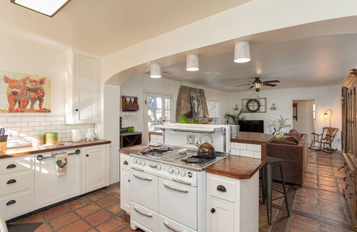 Paso Robles House | FARM HOUSE Paso Robles, 46 West, Fire pit, Pet friendly