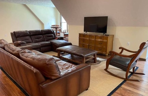 Alkol Apartment | Farmhouse Apartment near Ivy Branch Trails