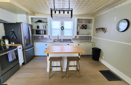 Waterville Apartment | Farmhouse Oasis |Washer/Dryer| Fireplace