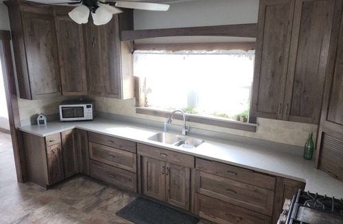 Keene House | "Farmhouse on the Edge" a spacious farmhouse centrally located near AdamsvilleOH