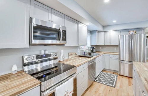 Bridgton House | Farmhouse Retreat Peaceful Setting Renovated