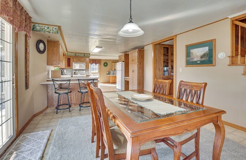 Dundee Cottage | Farmyard Stays Dundee Home w/Scenic Views!