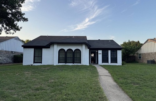 Wylie House | Fenced Yard Fire pit Fireplace Pet Friendly