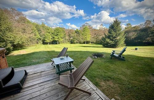 Accident House | Fernwood Secluded Deep Creek & Wisp Hot Tub
