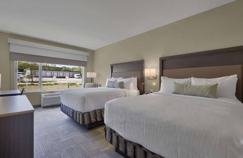 West Colorado Springs Hotel | Fillmore District Queen Std Breakfast, Pool & Gym