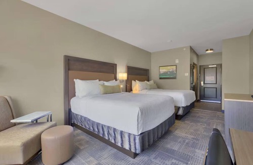 West Colorado Springs Hotel | Fillmore District Queen Std Breakfast, Pool & Gym
