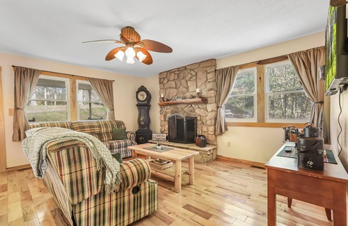 Glouster Cabin | Find Your Perfect Escape at Red Oak Cabin