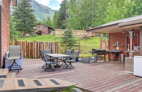 Cooper Landing Apartment | Fire Pit, Fishing! River-Ready Cooper Landing Stay