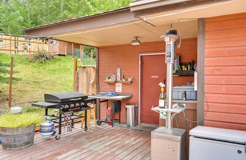Cooper Landing Apartment | Fire Pit, Fishing! River-Ready Cooper Landing Stay