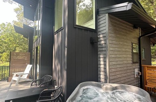 Sylvan Shores House | Firefly1 - luxury treehouse, hot tub, lake access