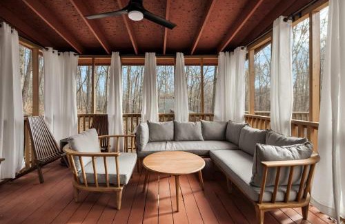 The Woods House | Fireplace, Fire Pit, Deck, WiFi & Pool Access