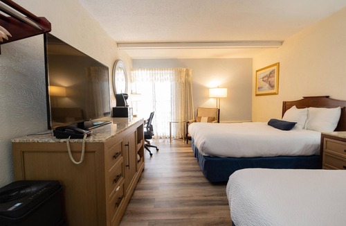 Bangor Hotel | Fireside Inn & Suites Bangor