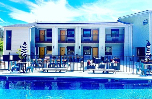 Pacific Hotel | First floor group suite for 5 with pool