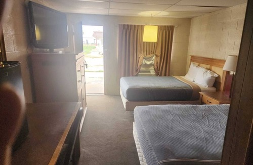 Quinter Hotel | First Inn By OYO Quinter Hwy 70