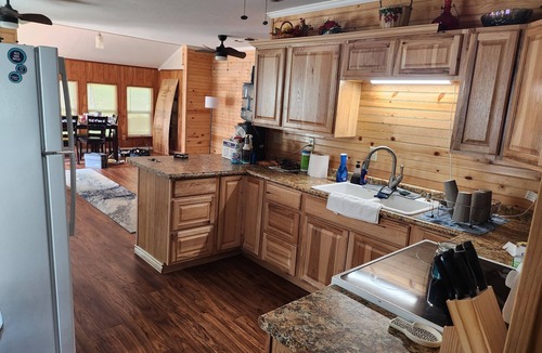 Fort Towson House | Fishing Cabin Charming 2-bedroom house in wonderful Fort Towson with WiFi, AC.