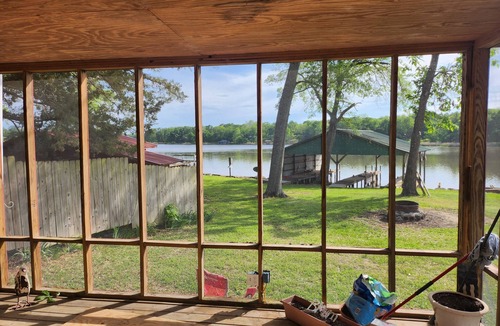Fort Towson House | Fishing Cabin Charming 2-bedroom house in wonderful Fort Towson with WiFi, AC.