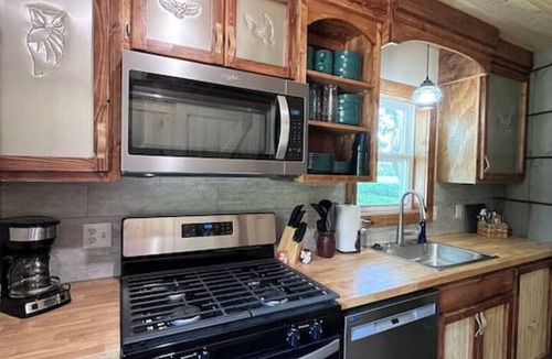 Elmdale House | Flint Hills Double Delight: Fur N Feathers Lodging