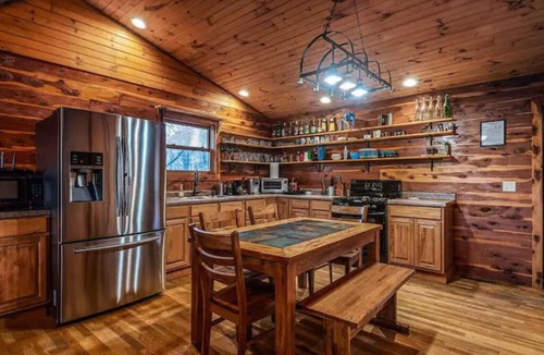 Compton Cabin | Fly Away Cabin- Modern, Serene, And Convenient