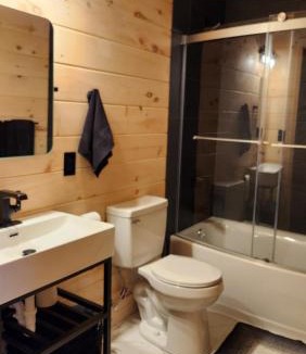 Mannsville House | Flying High Luxury Cabin