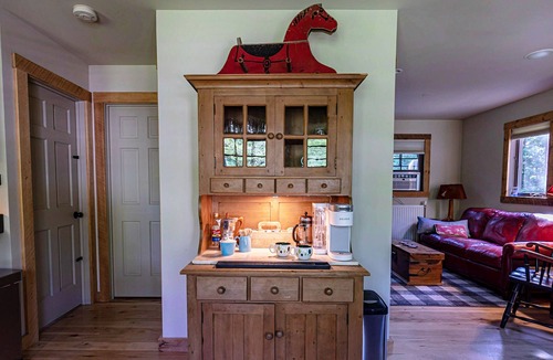 Austerlitz Cabin | Fog Hill Cabin is a peaceful retreat set in a forest landscape. Stargazing Bliss