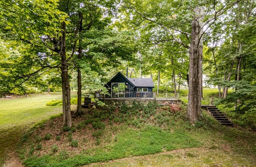 Hollowville Cabin | Forested Retreat | Pool | Pickle/Basketball Courts