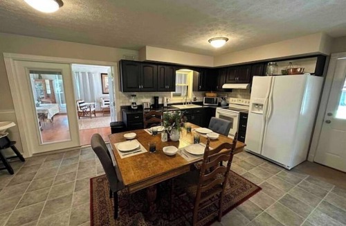 Cane Valley House | Foster Lodge at Green River Lake- Pet Friendly & NO Cleaning Fees!