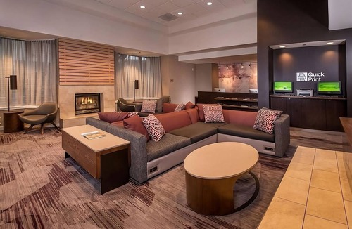 Rosslyn Hotel | FOUR Comfortable Units Close to Arlington House! Onsite Parking & Starbucks