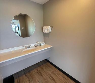 Gallipolis Ferry Hotel | Four Seasons Inn