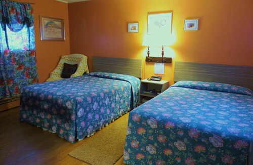 Catskill Hotel | Four Seasons Motel
