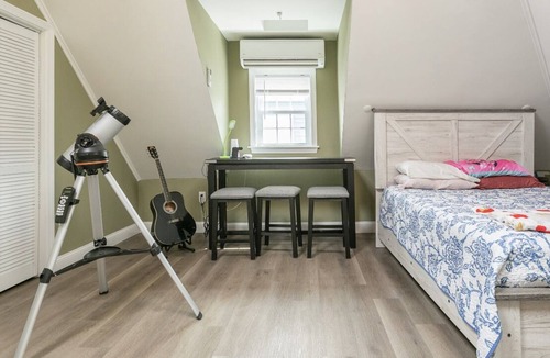 Roxbury Apartment | Franklin Park Zoo near