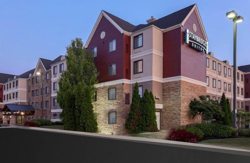 Polaris Apartment | Free Breakfast Buffet & Pool Access. King Studio Near THE Ohio State University.