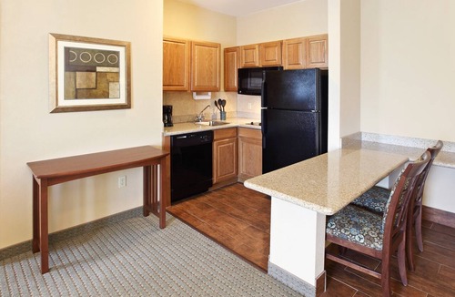 Rogers Condo | Free Breakfast. Gym. Close to Mercy Hospital Northwest Arkansas!