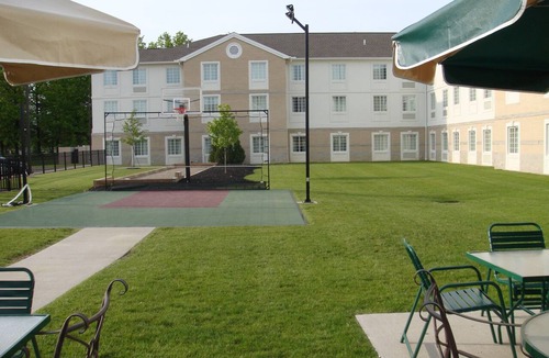 Mayfield Heights Condo | Free Breakfast + 24-Hour Business Center + Gym