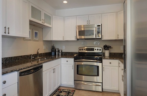 Fenwick Island Condo | FREE DAILY ACTIVITIES INCLUDED! 3 bedroom 3.5 bath unit in the Shoals that sleeps 6