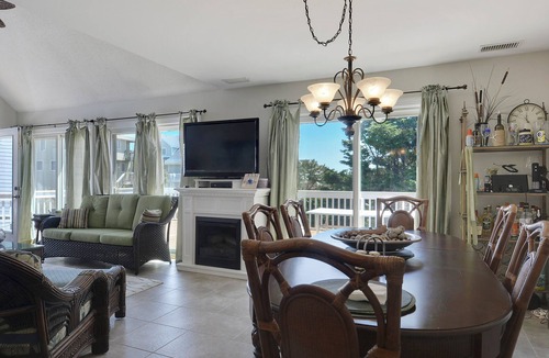 Fenwick Island Condo | FREE DAILY ACTIVITIES INCLUDED! 3 bedroom 3.5 bath unit in the Shoals that sleeps 6