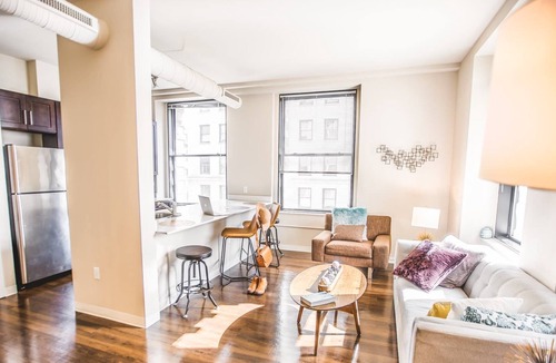 Downtown Baltimore Apartment | FREE IN/OUT PARKING| 2B/2BA Distinguished Apartment | Rooftop Deck & Gym