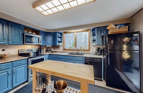 Durham House | Freeport Landing Spacious 4-bdrm house pet friendly, swimming pool, private yard