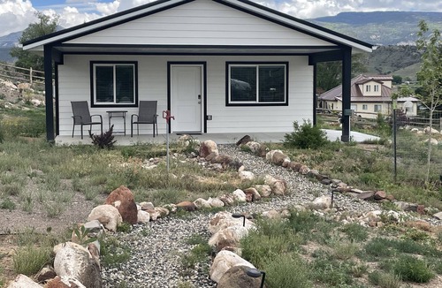 Fremont House | Fremont Casita mountain view property backed up to Fish Lake National Forest.