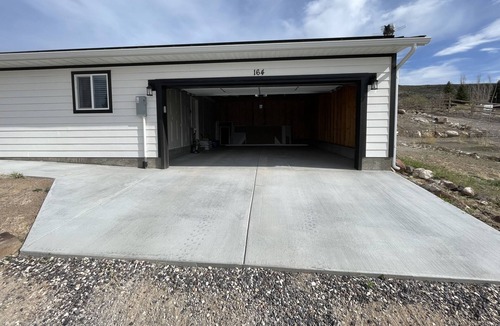 Fremont House | Fremont Casita mountain view property backed up to Fish Lake National Forest.