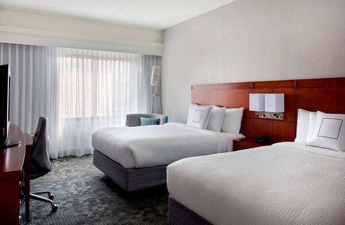 Middletown Hotel | Fresh Stay Near Cliff Walk | Pets Are Welcome & Free Parking!