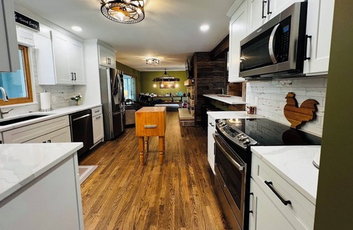 Peninsula House | Freshly remodeled 3,100 sq ft home big enough for two families. Pet Friendly!