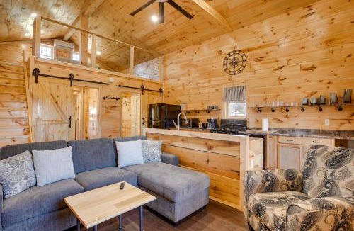 East Fultonham House | 'Friends & Family' Rental Cabin w/Hot Tub!