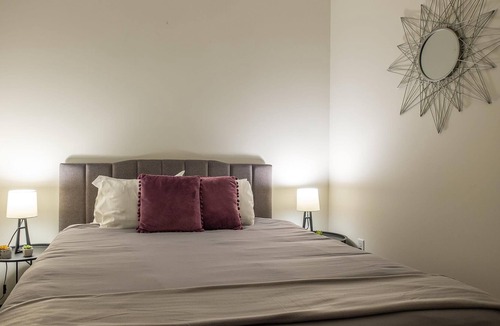 Cultural District Apartment | Frontdesk |1 BR Apt near Market Square