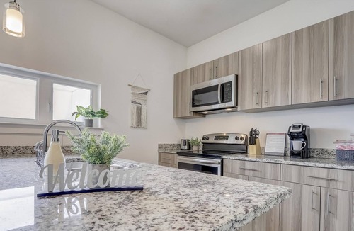 River Market Apartment | Frontdesk | 1 BR Apt close to the Kansas City Zoo