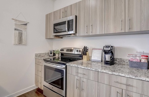 River Market Apartment | Frontdesk | 1 BR Apt close to the Kansas City Zoo